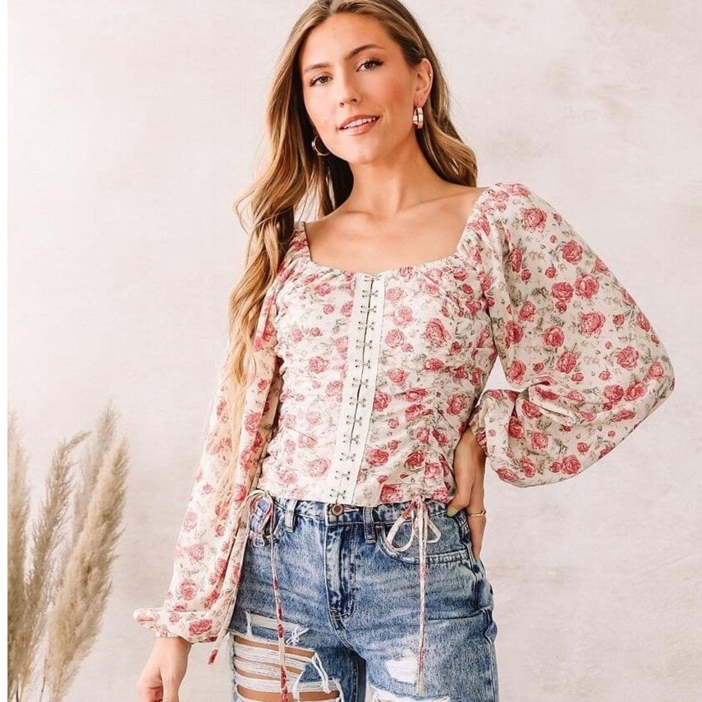 Buckleโ Willow Creek Floral Corset Ruched Crop Top Puff Sleeve Square Neck